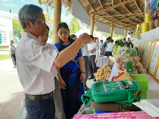 Chú trọng phát triển và xây dựng thương hiệu các sản phẩm địa phương là một trong những nhiệm vụ trong xây dựng nông thôn mới.